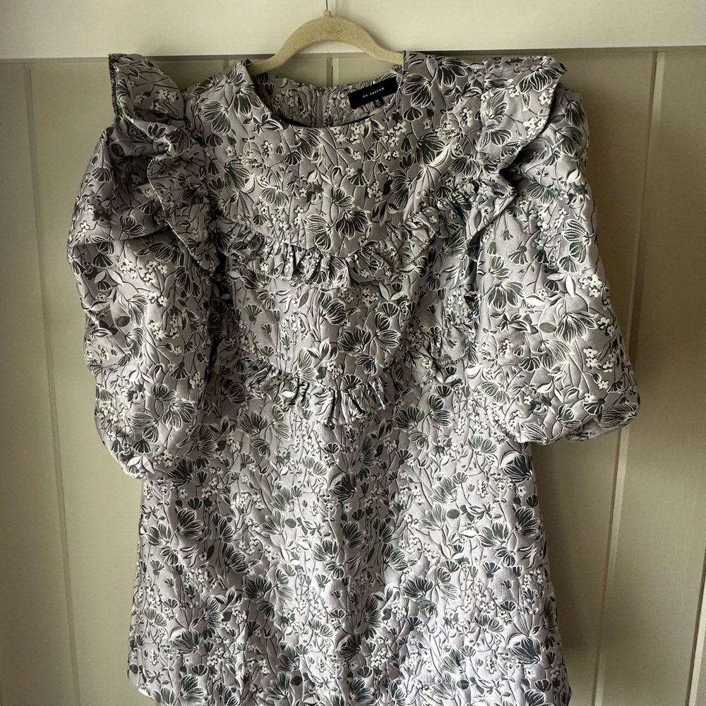 En Saison White and Gray Floral Mini Dress